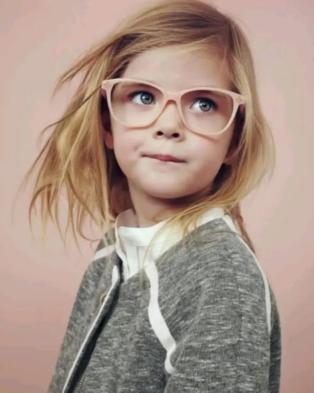 Why I Never Want My Daughter to Stop Looking Around619