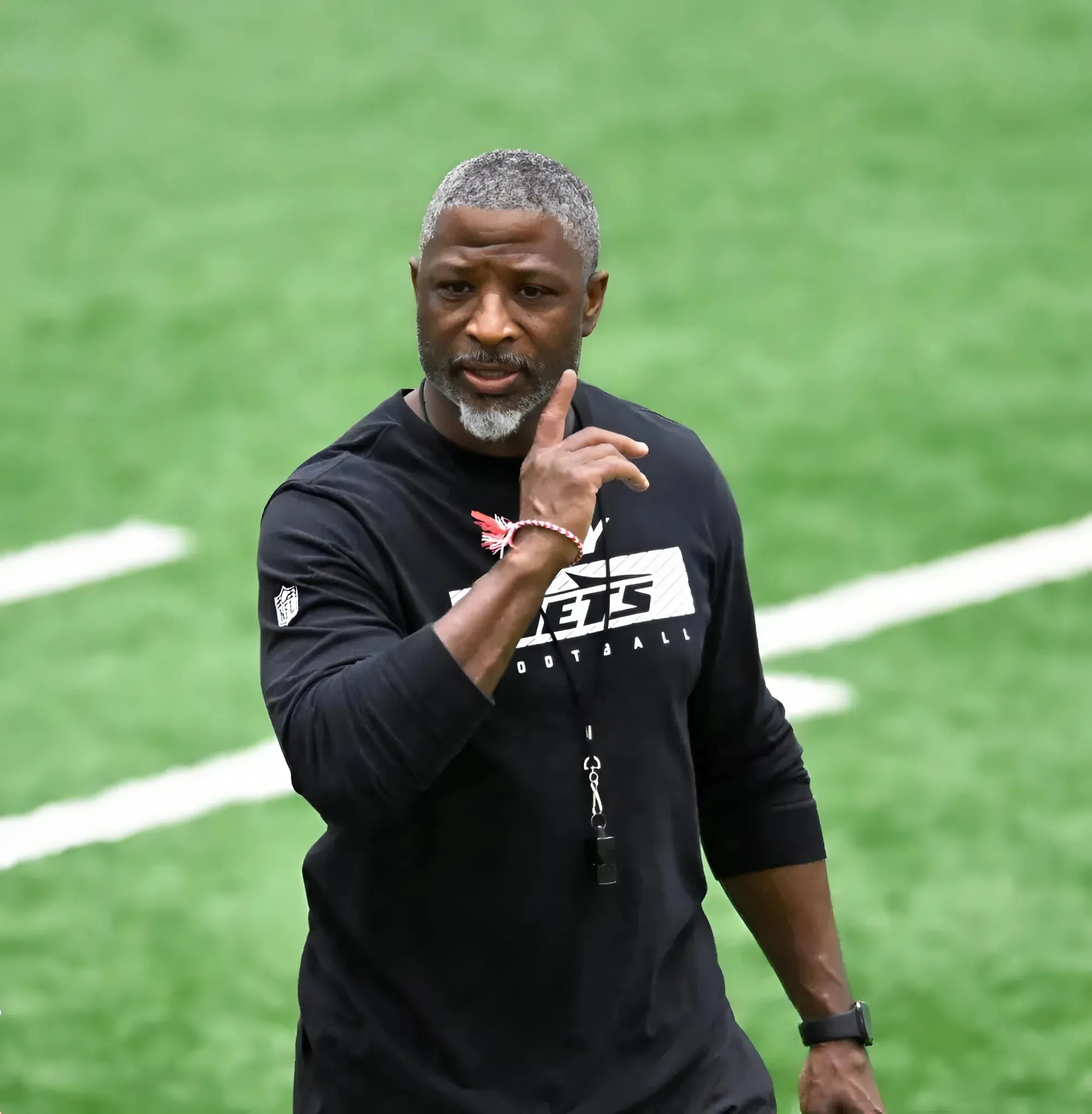 Aaron Glenn Fires off 1-Word Message After Jets Blowout Loss to Giants