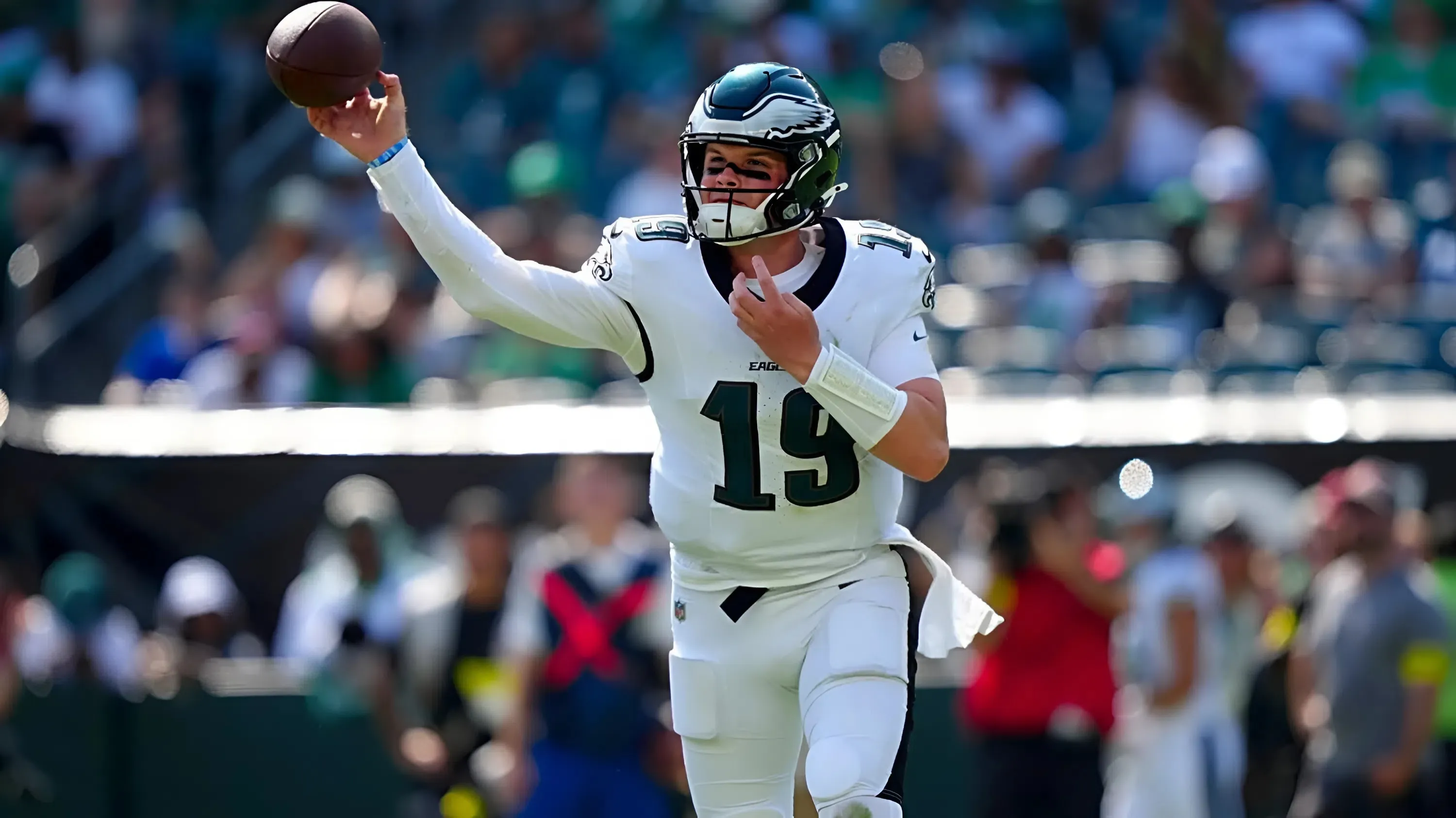 Eagles Rookie QB Finally Gets ‘Inside Track’ In Heated Roster Battle