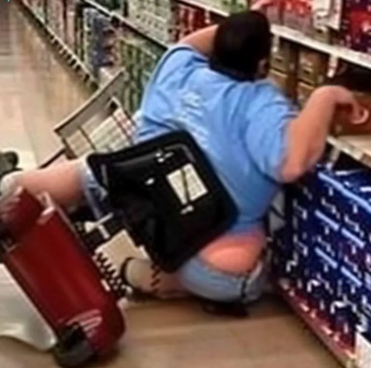 Everyone Who Knew Her Laughed At Her After Someone Snapped A Photo Of Her As She Fell Inside The Grocery Store Everyone Who Knew Her Laughed At Her After Someone Snapped A Photo Of Her As She Fell Inside The Grocery Store