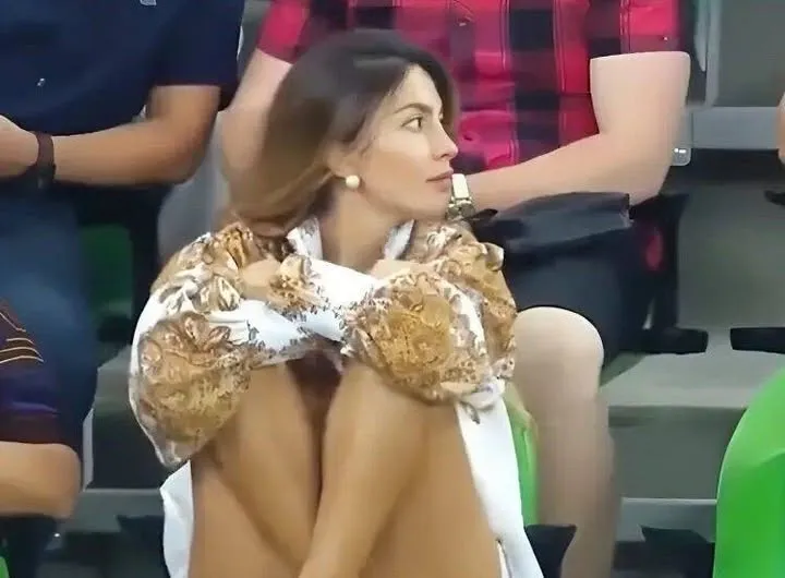 She SH0WED Her CameI T0E ln LlVE TV Match, H0LD Y0UR BREATH…