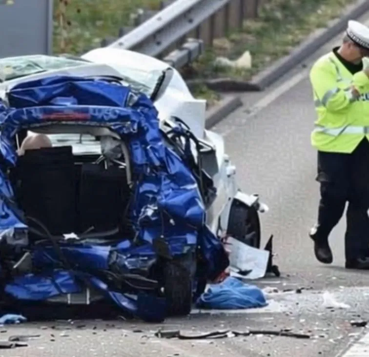 Woman Dies In Head-On Collision But When They Took Her Phone And Saw Her Facebook Page They Were Speechless