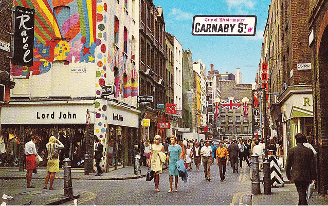 Beautiful Photographs Capture Street Scenes of London in the 1960s