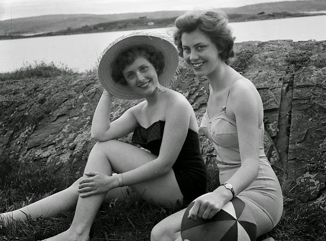 Bathing Beauties in 1954 _ AuVintage