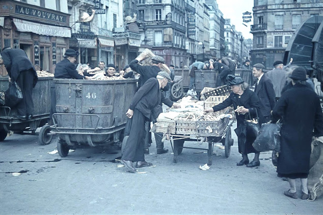 40 photographies en couleur magnifiques capturant les scènes de rue de Paris en 1942 _ Old Fr