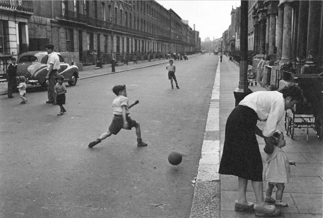 40 Brilliant Photographs Capture Working-Class Life on the Streets of the U.K