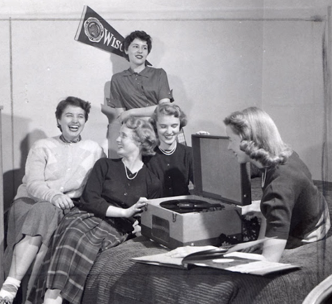 Incredible Photos Show How College Dorm Life Has Changed in the U.S Over 100 Years _ Nostalgic US Treasures