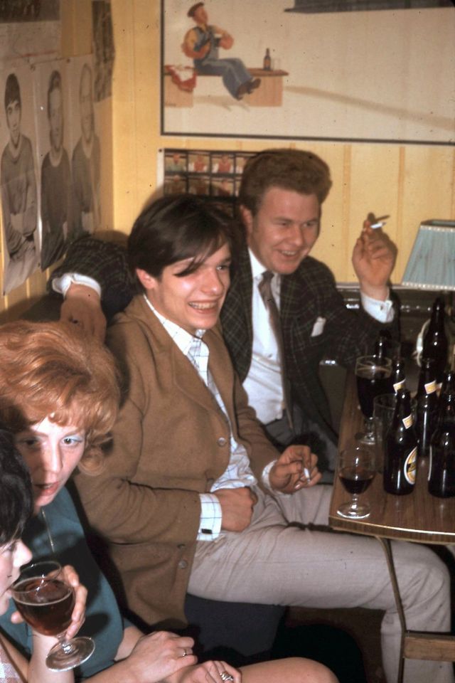 Inside the Crown & Thistle, Buckinghamshire in the Late 1960s Through Intimate Vintage Photos