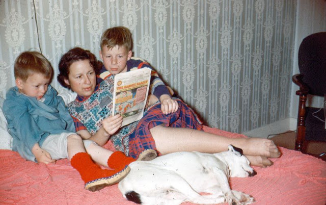 40 Vintage Photos Capture People in Their Bedrooms in the 1950s