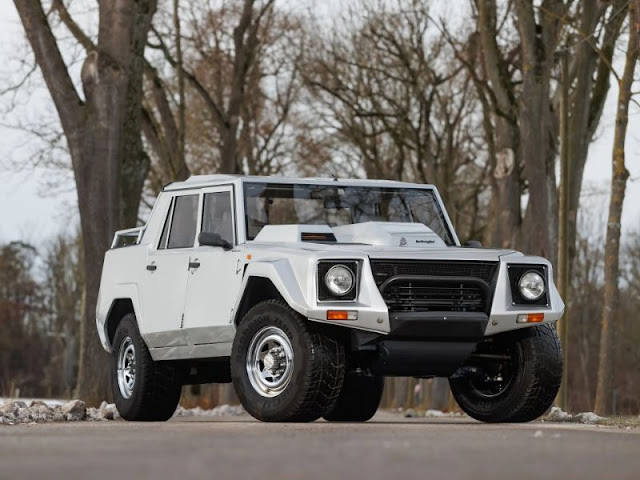 Amazing Photos of the 1988 Lamborghini LM002