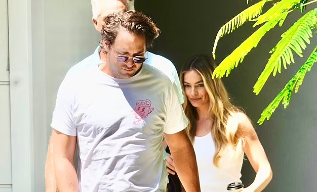 Margot Robbie is every inch the doting daughter as she visits her mother on the Gold Coast and surprises her with gifts