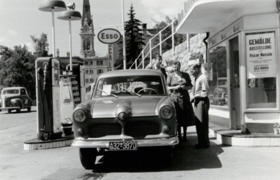 Vintage Found Photos of Filling Stations From Between the 1920s and ’60s
