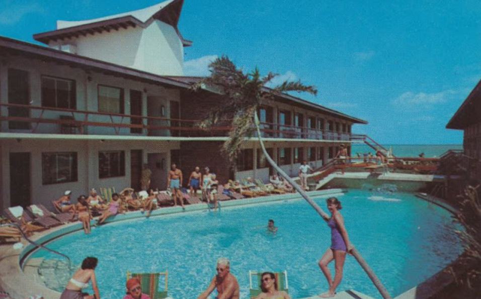 25 Fascinating Postcards Show the Castaways at Miami Beach, Florida in the 1960s