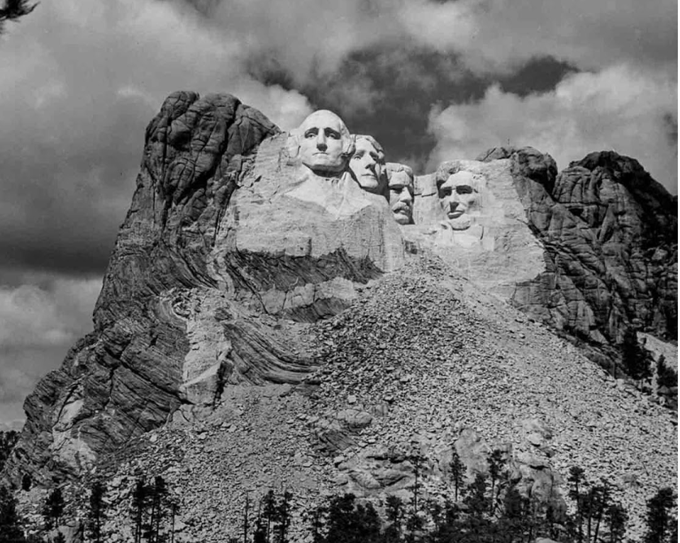 Rare photographs document the carving the iconic Mount Rushmore (1927-1941)