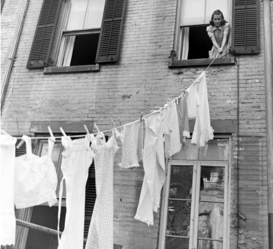 21 Impressive Vintage Photos of Laundry in New York From the Early 20th Century