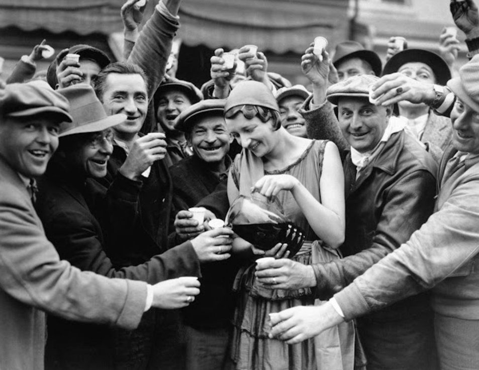 22 Vintage Photos Show What America Looked Like When Alcohol Was Illegal During the 1920s and '30s