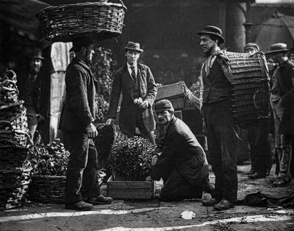Street life of Victorian London in Rare Historical Photographs, 1873-1877
