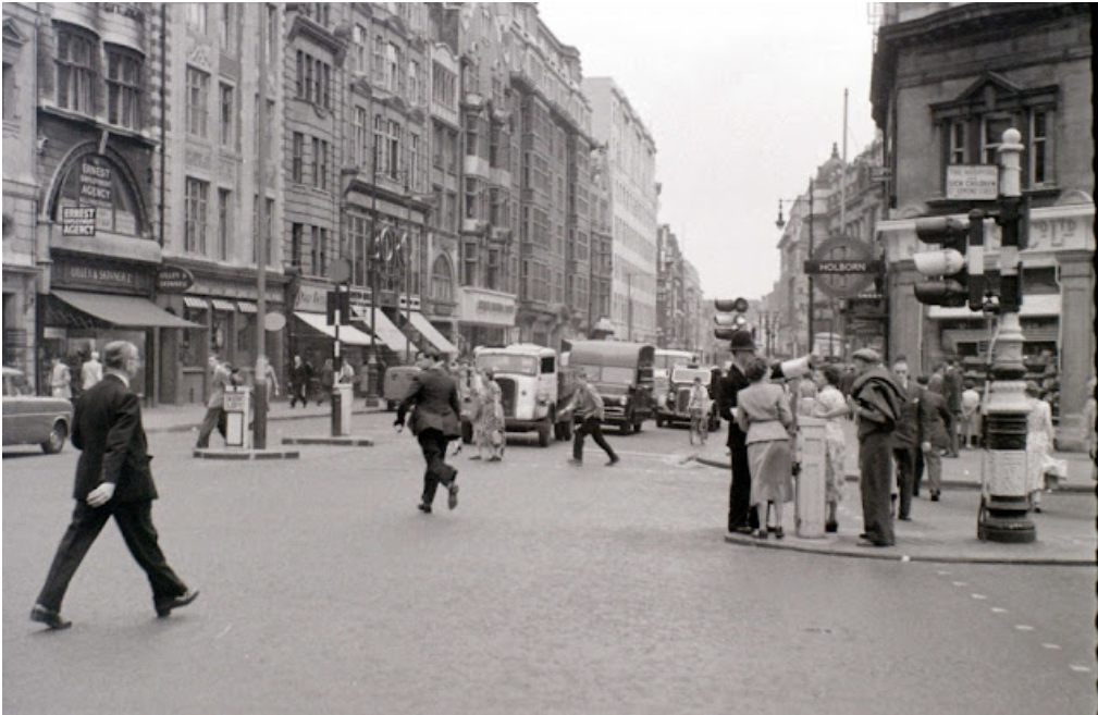 30 Fabulous Vintage Photographs Give a Unique Perspective on the People and Streets of London in the 1950s