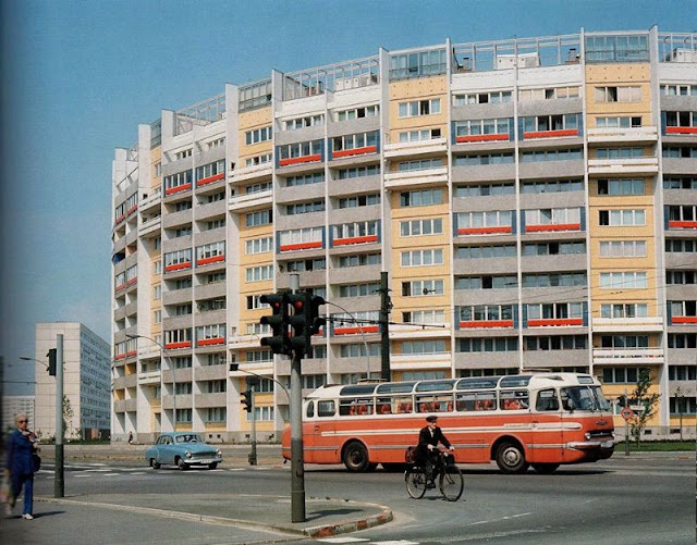 45 wundervolle Fotos, die Straßenszenen im Ostberlin der 1970er Jahre einfangen